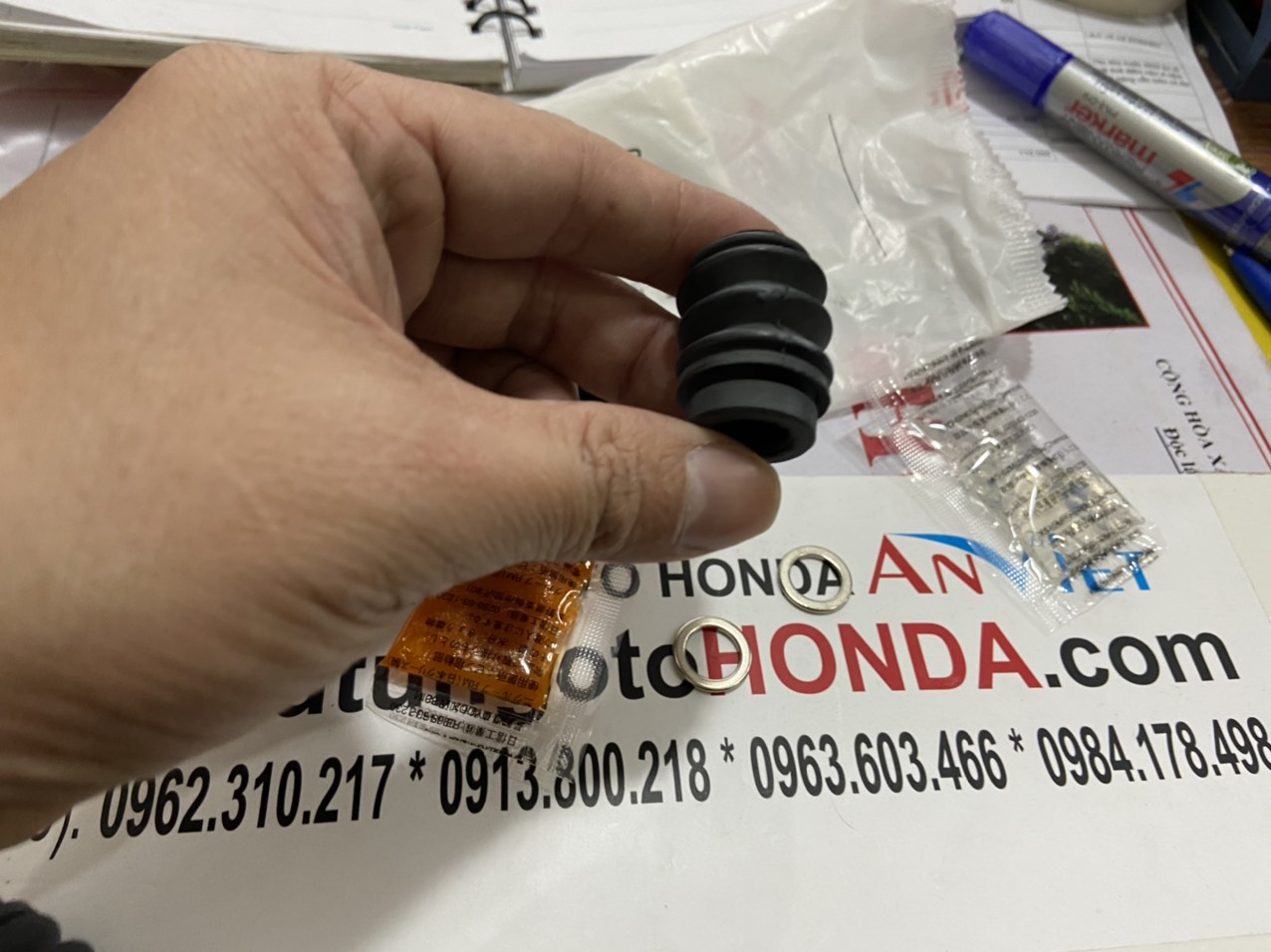 Cuppen chụp bụi phanh trước xe Honda Civic